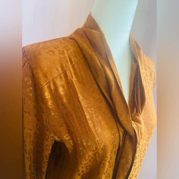Loftâ Bronze Caramel Shiny Metallic Cheetah Print Long Sleeve Neck Tie Blouse - Picture 3 of 8